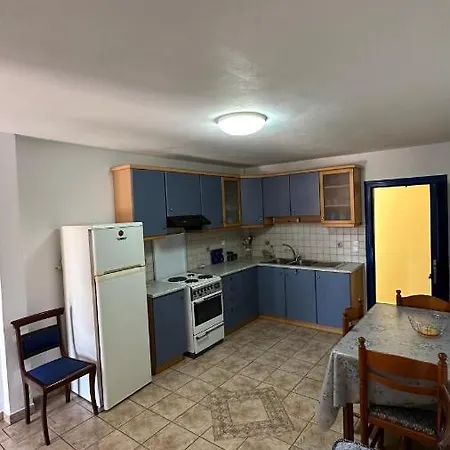 Kali's Casa Karavomylos